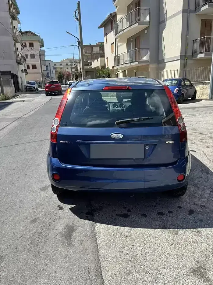 Usata Ford Fiesta 73 CV (53 kW) 2008 Bluazzurro Utilitaria