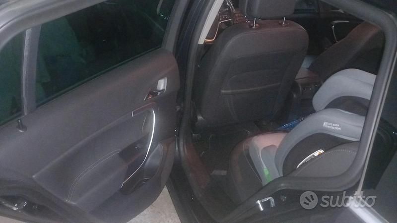 Occasion Opel Insignia 160 ch (117 kW) 2012 Noir Break