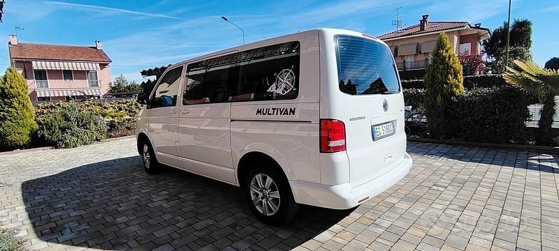 Usata VW Multivan 140 CV (102 kW) 2011 Bianco Monovolume