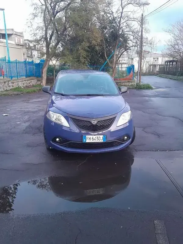 Usata Lancia Ypsilon 69 CV (50 kW) 2017 Utilitaria