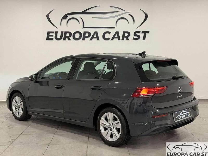 Usata VW Golf VIII Life 131 CV (96 kW) 2020 Grigio Utilitaria