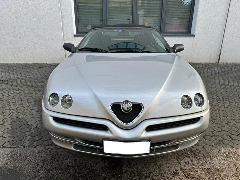 Usata Alfa Romeo Spider 144 CV (105 kW) 1998 Grigio Cabrio