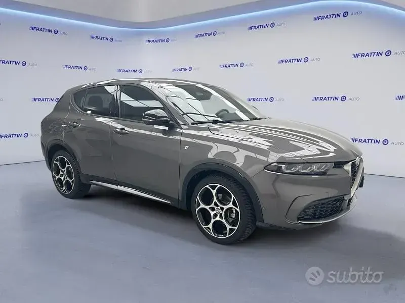 Käytetty Alfa Romeo Tonale Ti 131 HP (96 kW) 2024 Harmaa Katumaasturi