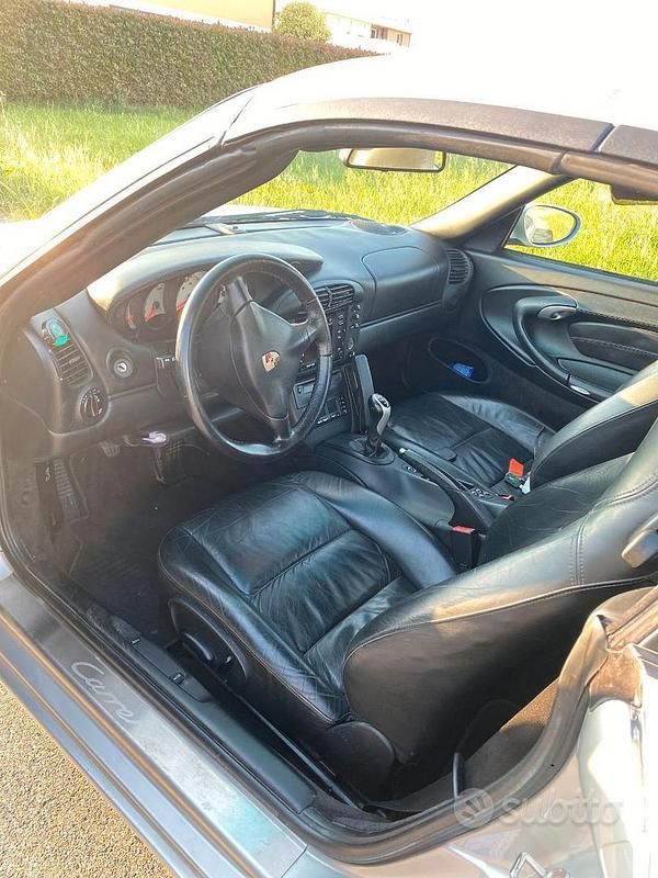 Usata Porsche 911 Carrera 4 Cabriolet 300 CV (220 kW) 2001 Grigio Cabrio