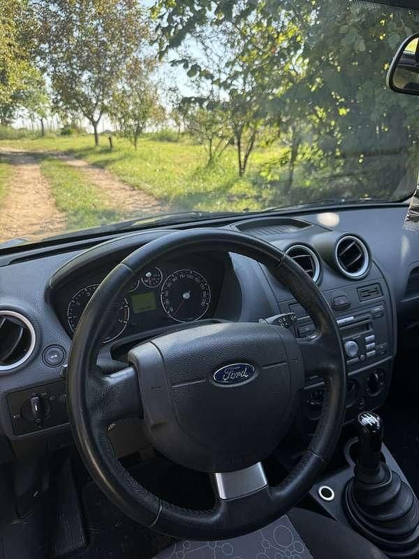 Usata Ford Fiesta Ghia 75 CV (55 kW) 2007 Utilitaria