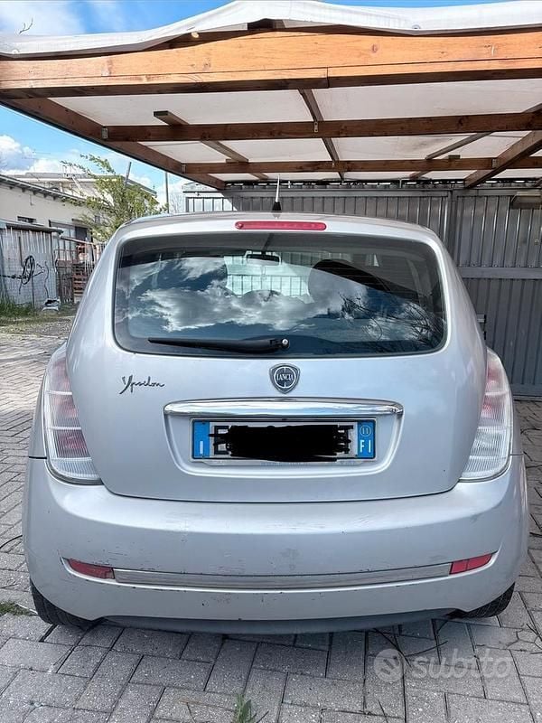 Gebraucht Lancia Ypsilon 69 PS (50 kW) 2011 Grau Kleinwagen