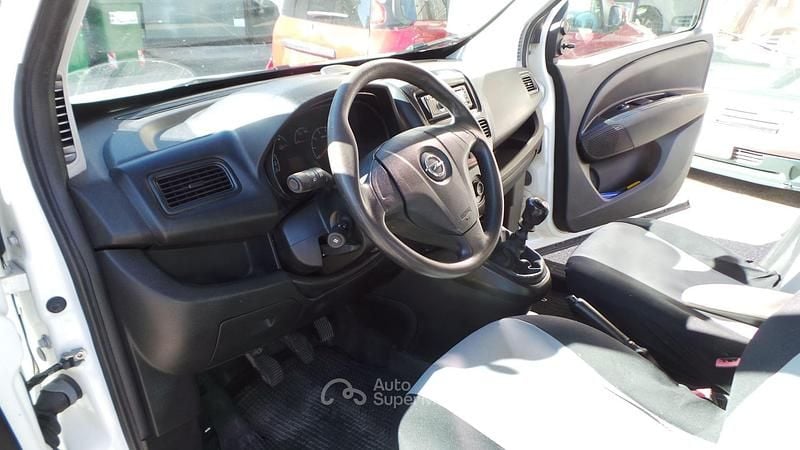 Usata Opel Combo 105 CV (77 kW) 2016 Bianco Monovolume