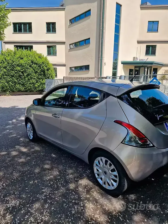 Usata Lancia Ypsilon Gold 69 CV (50 kW) 2011 Utilitaria