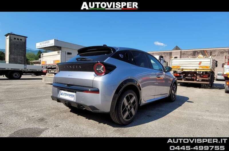 Nuova Lancia Ypsilon 101 CV (74 kW) 2025 Grigio Utilitaria