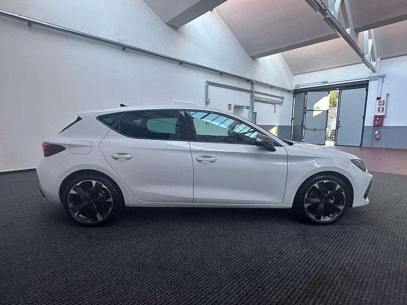 Usata Cupra Leon 150 CV (110 kW) 2025 Bianco Berlina