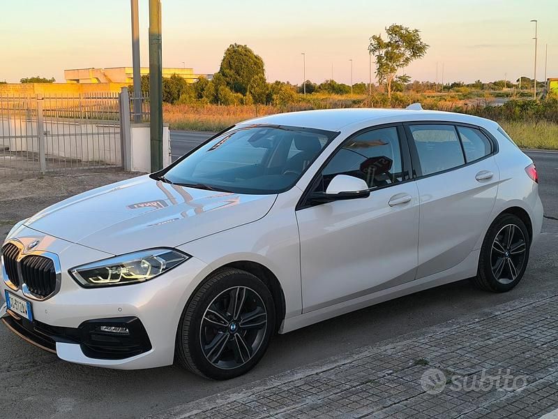Usata BMW 118 Sport Line 150 CV (110 kW) 2021 Bianco Utilitaria