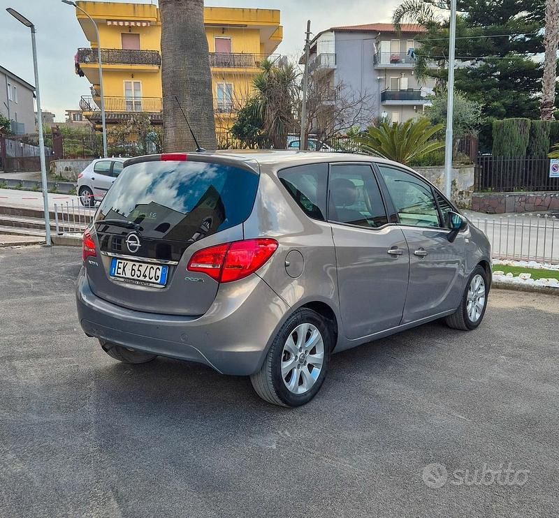 Usata Opel Meriva 2011 Grigio Monovolume
