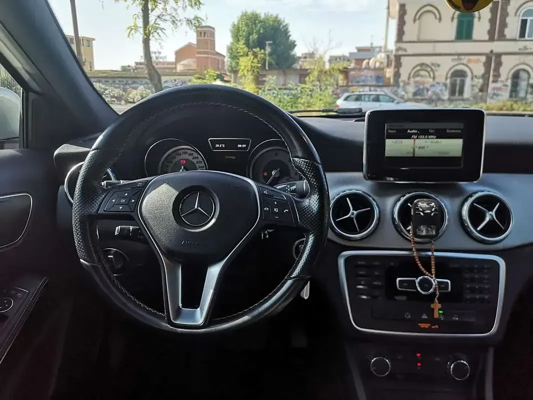 Usata Mercedes GLA200 136 CV (100 kW) 2015 SUV