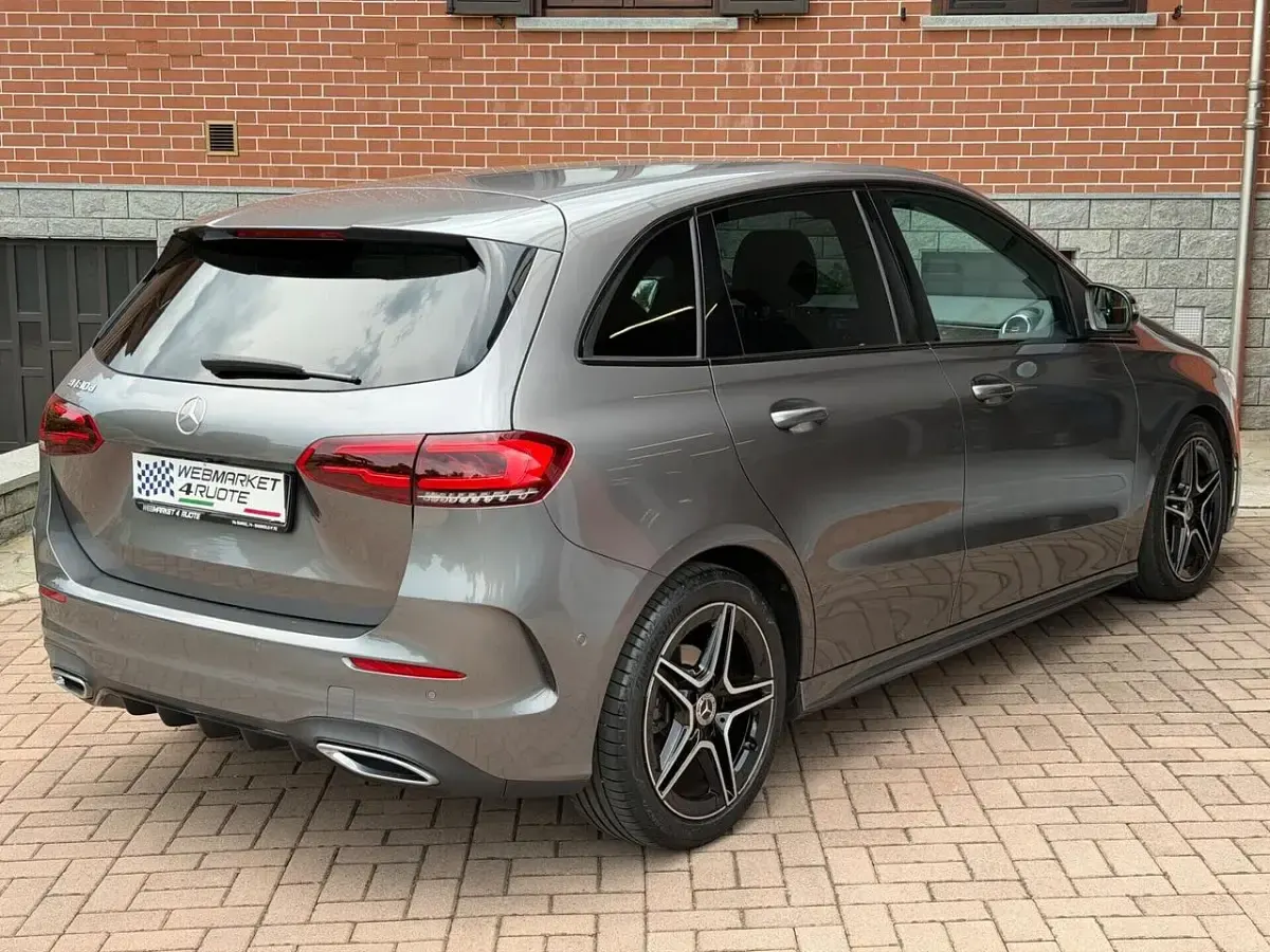 Usata Mercedes B180 Premium 116 CV (85 kW) 2019 Grigio Utilitaria