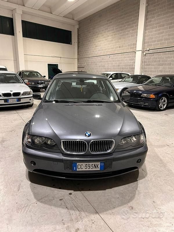 Grigio Usata 2003 BMW 330 Tre volumi | 5400 € (Buon prezzo) - Immagine 1/4