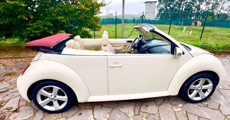 Usata VW New Beetle Cabriolet 116 CV (85 kW) 2004 Beige Cabrio