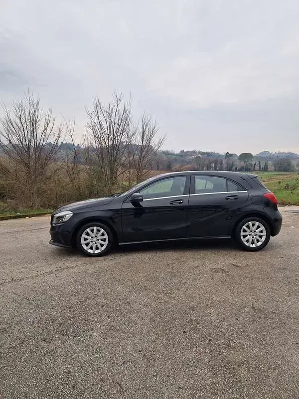 Usata Mercedes A180 Executive 109 CV (80 kW) 2017 Nero Berlina
