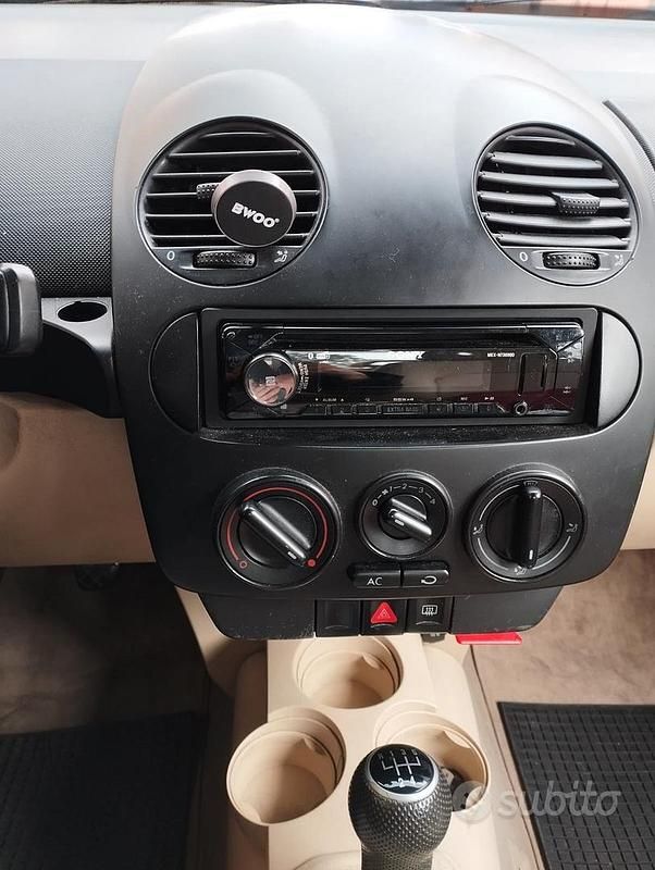 Usata VW New Beetle 116 CV (85 kW) 1998 Nero Utilitaria