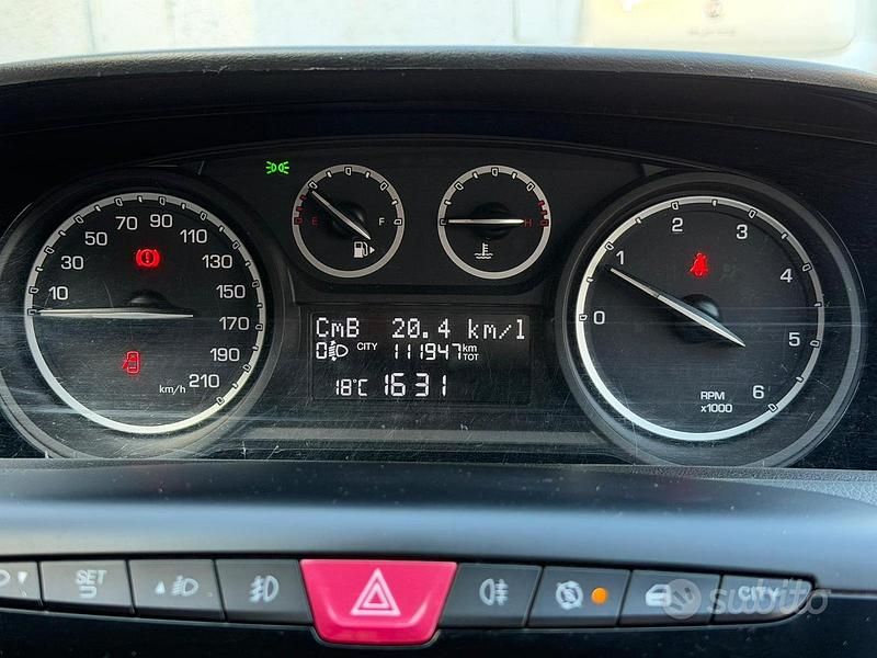 Usata Lancia Ypsilon Silver 95 CV (69 kW) 2014 Bianco Utilitaria