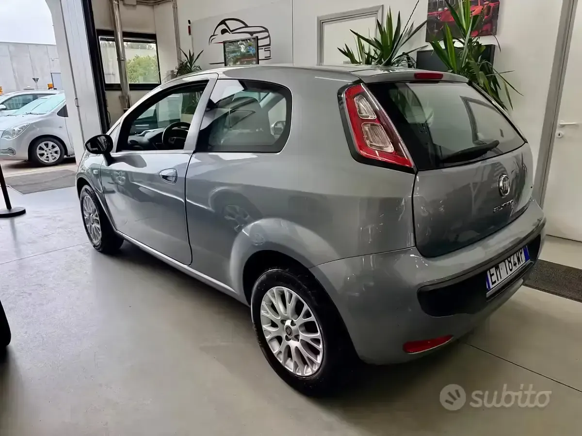 Usata Fiat Punto 78 CV (57 kW) 2012 Grigio Utilitaria