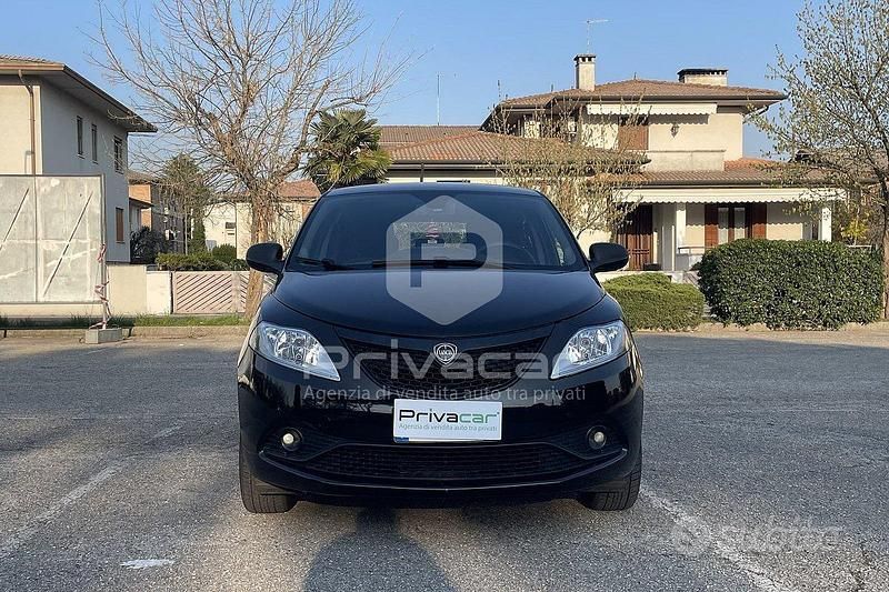 Usata Lancia Ypsilon 69 CV (50 kW) 2019 Nero Utilitaria
