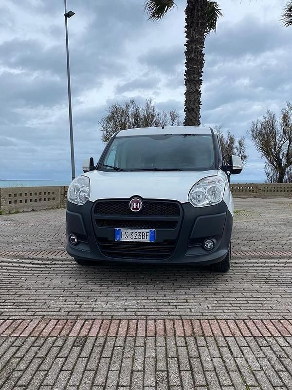 Usata Fiat Doblò 105 CV (77 kW) 2013 Bianco Monovolume