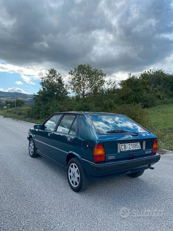 Usata Lancia Delta 80 CV (58 kW) 1991 Verde Utilitaria