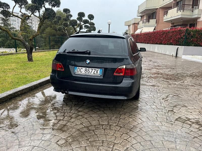 Begagnad BMW 525 2006 Svart Kombi