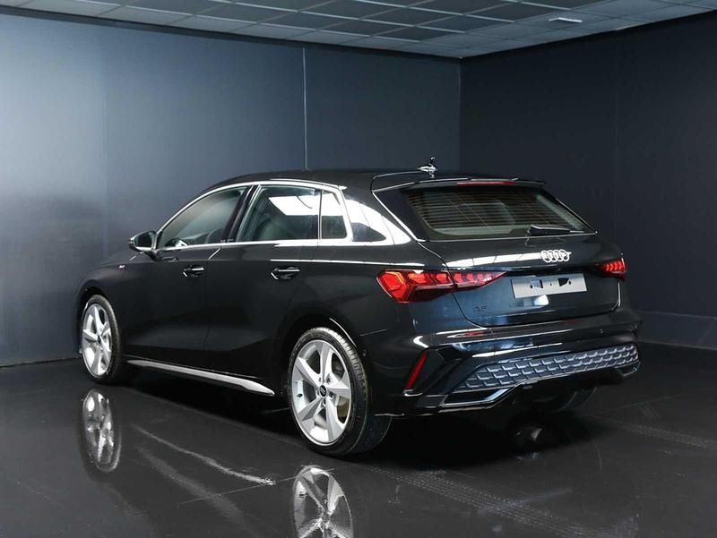 Nuova Audi A3 Sportback e-tron S-Line 150 CV (110 kW) 2025 Nero mithos Utilitaria