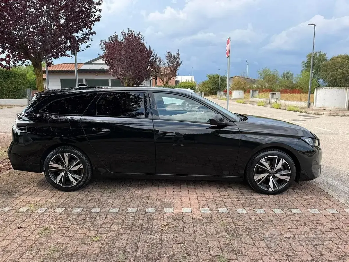 Usata Peugeot 308 SW Allure 131 CV (96 kW) 2023 Marrone Station wagon