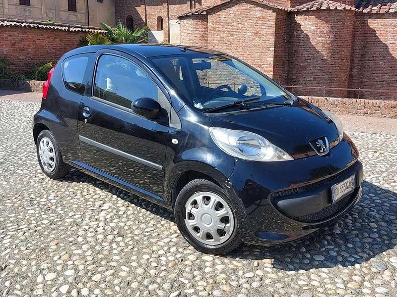 Nero Usata 2007 Peugeot 107 Due volumi | 2800 € (Buon prezzo) - Immagine 1/4