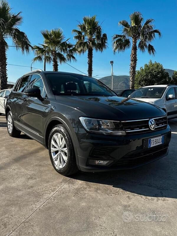 Grigio Usata 2018 VW Tiguan Style SUV | 16.900 € (Buon prezzo) - Immagine 1/4