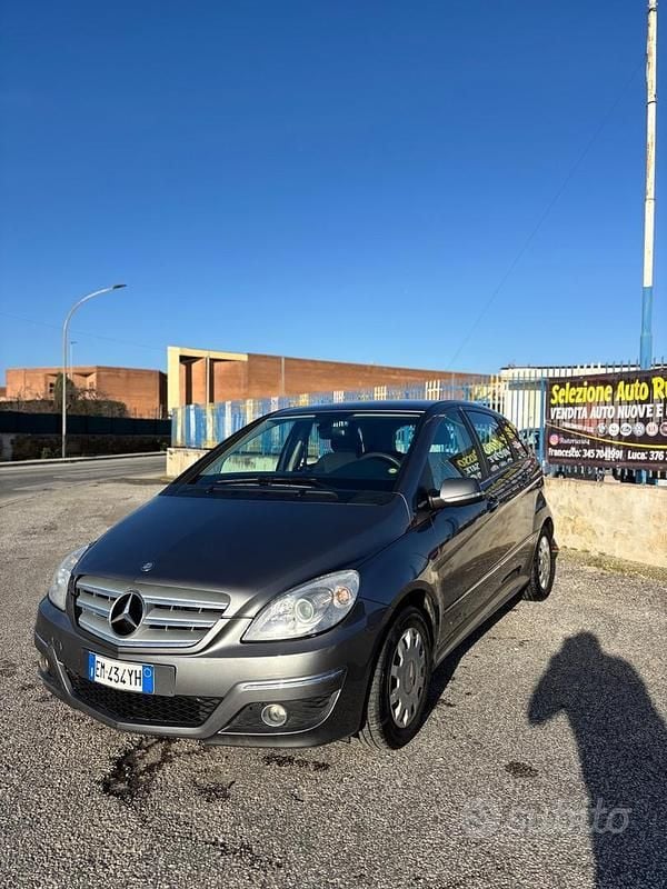 Usata Mercedes B160 95 CV (69 kW) 2012 Grigio Monovolume