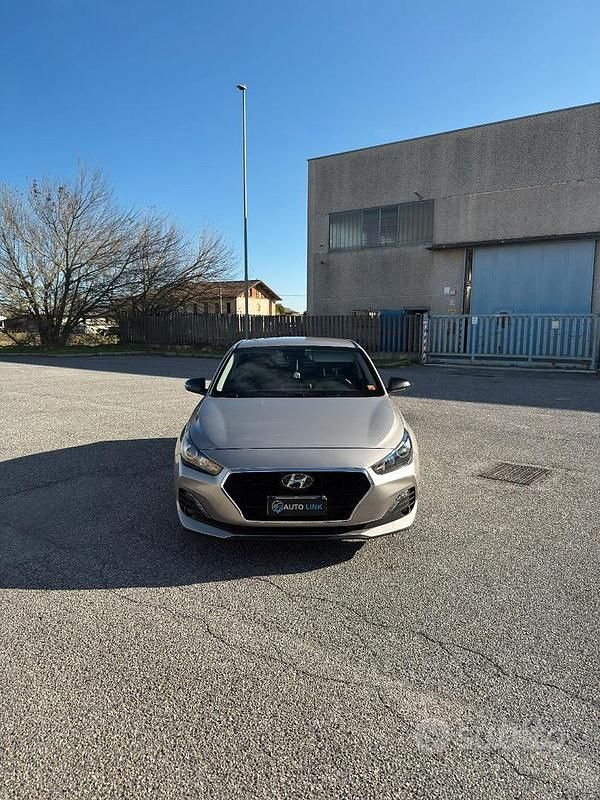 Usata Hyundai i30 136 CV (100 kW) 2021 Grigio Berlina