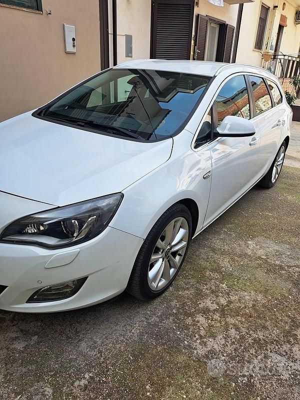 Usata Opel Astra 125 CV (91 kW) 2011