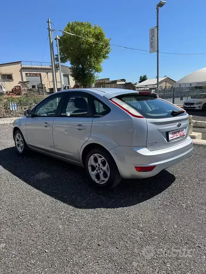 Usata Ford Focus 109 CV (80 kW) 2010 Grigio Berlina