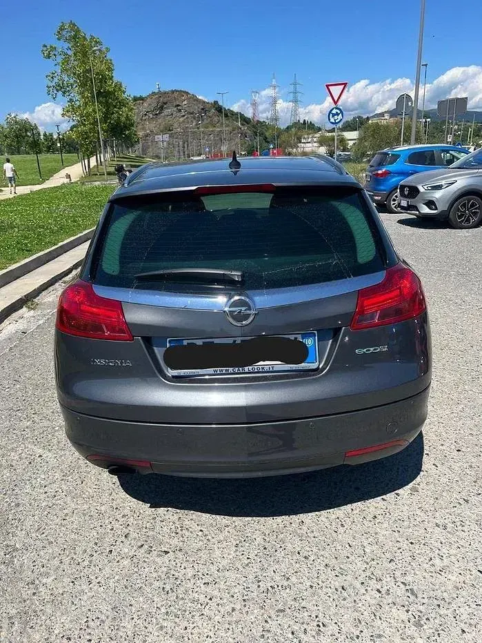 Usata Opel Insignia 160 CV (117 kW) 2010 Grigio Station wagon