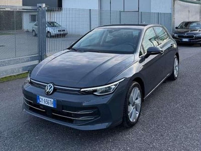 Usata VW Golf VIII Style 150 CV (110 kW) 2025 Dolphin grey metallizzato Berlina