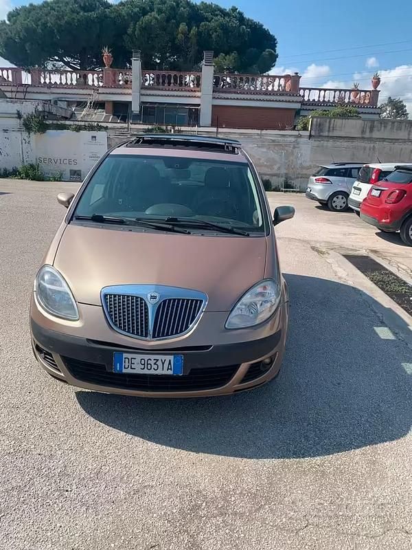 Usata Lancia Musa 2007 Grigio Monovolume