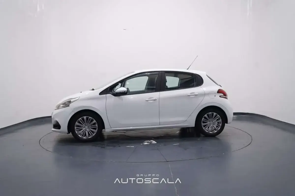 Usata Peugeot 208 Business-Line 82 CV (60 kW) 2015 Bianco Utilitaria