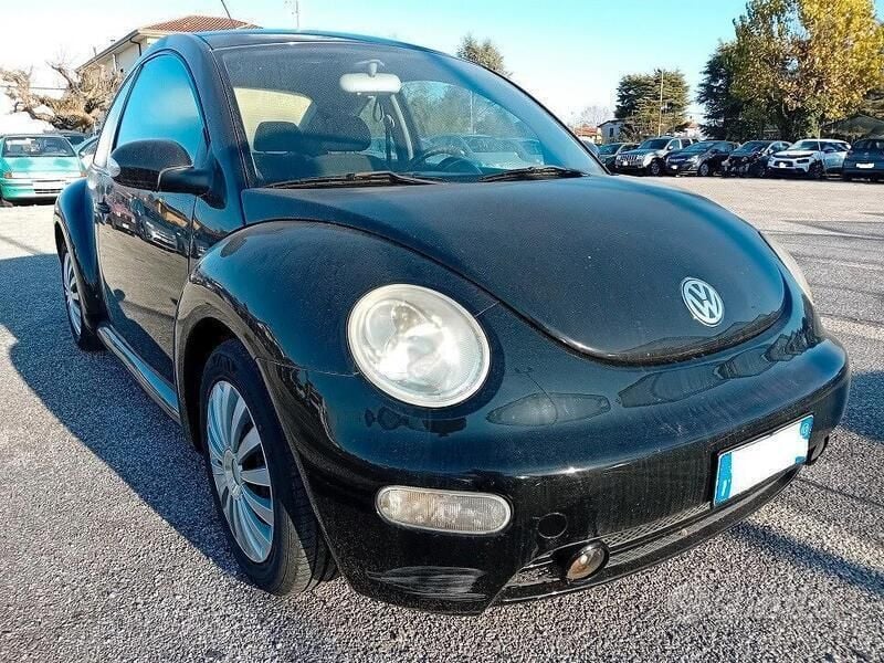 Usata VW New Beetle 102 CV (75 kW) 2003 Nero Utilitaria
