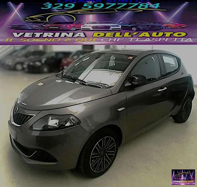Usata Lancia Ypsilon S 69 CV (50 kW) 2022 Grigio chiaro Utilitaria