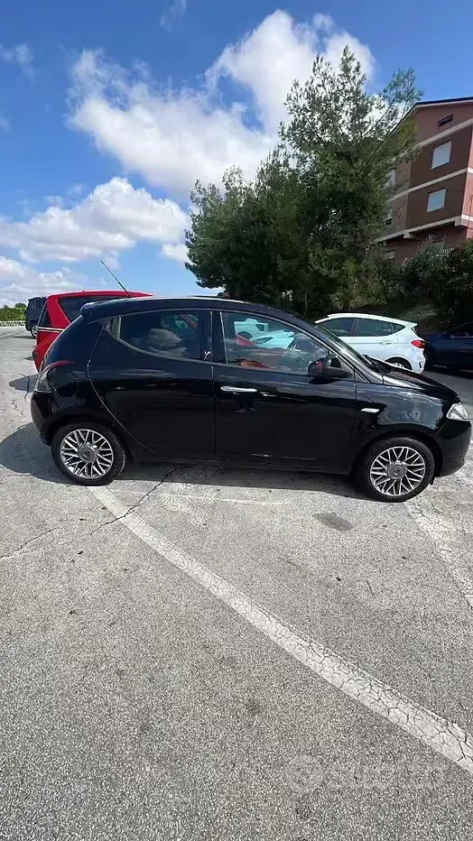 Usata Lancia Ypsilon 69 CV (50 kW) 2012 Nero Utilitaria