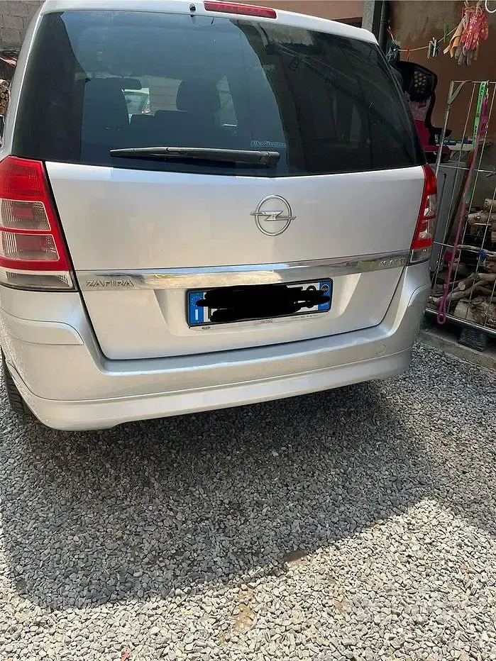 Usata Opel Zafira 150 CV (110 kW) 2009 Grigio Monovolume