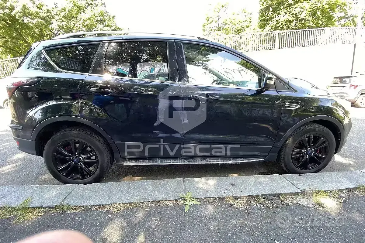 Usata Ford Kuga Titanium 120 CV (88 kW) 2017 Nero SUV