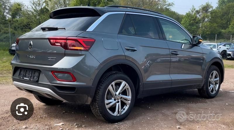 Usata VW T-Roc Life 150 CV (110 kW) 2022 Grigio SUV