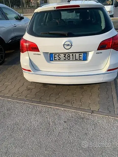Usata Opel Astra 110 CV (80 kW) 2013 Bianco Station wagon