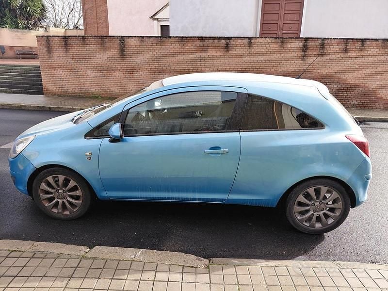 Usata Opel Corsa 86 CV (63 kW) 2011 Blu Utilitaria