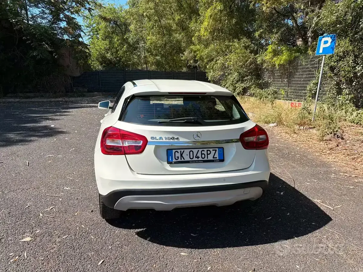 Usata Mercedes GLA180 109 CV (80 kW) 2017 Bianco SUV