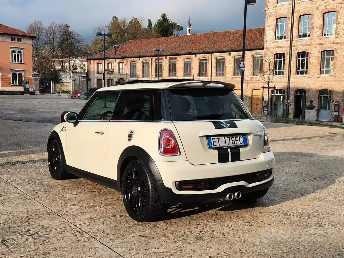 Usata Mini Cooper 143 CV (105 kW) 2013 Bianco Utilitaria